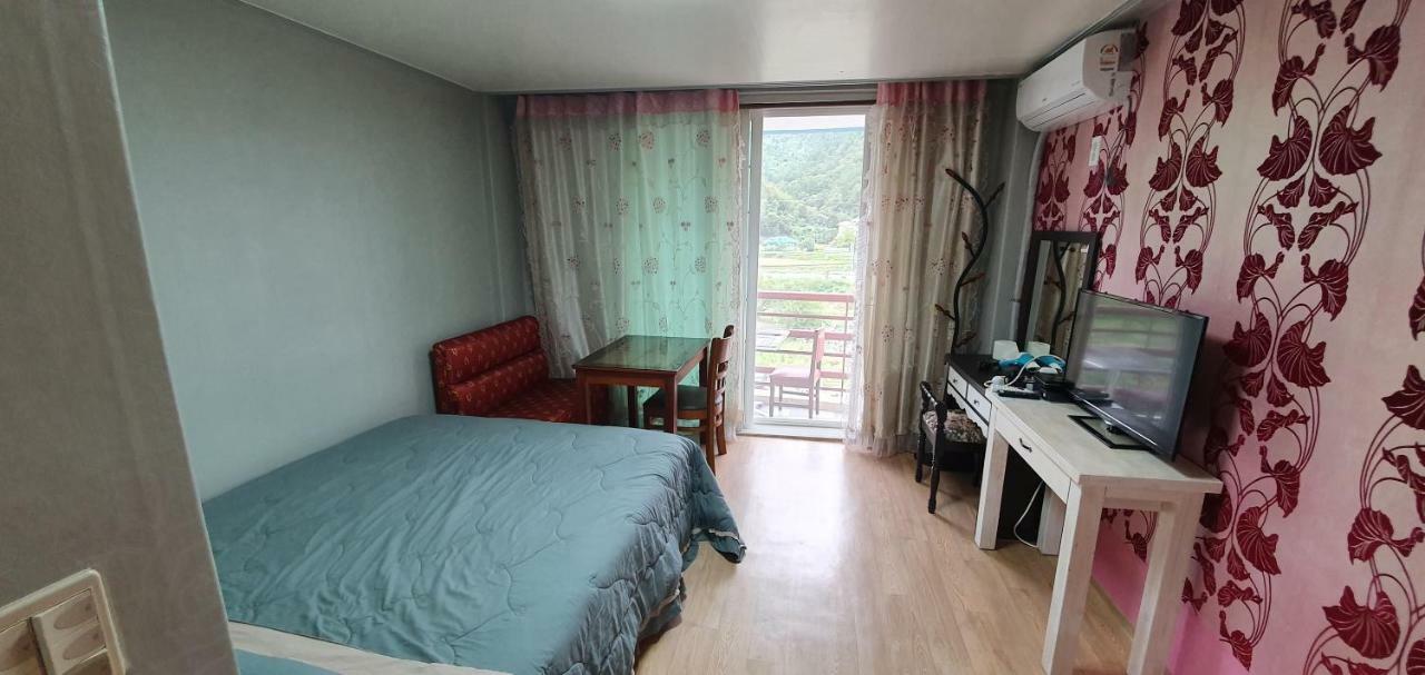 Gangchon Beautiful Pension Chuncheon Exteriör bild